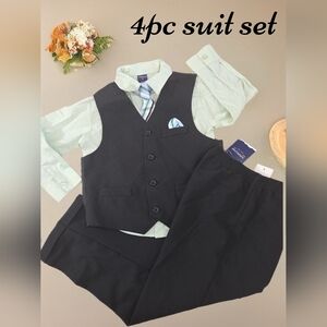 New Arrow 4pc suit set Boys size 5